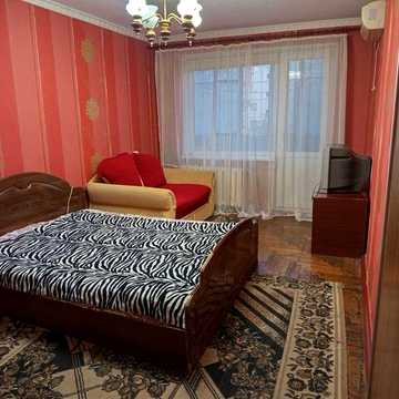 Оренда просторої  1 кімн. квартири в центрі міста (Артем)