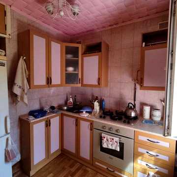 Продаётся недорогая двухкомнатная квартира ( возможен обмен )