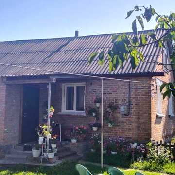 Затишний будинок у с. Бобрик Роменський р-н. 22 000 $ | 20 соток землі | готовий до проживання