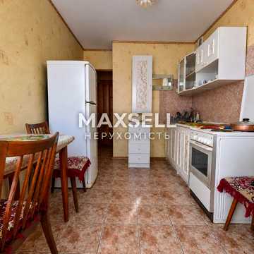 Продам 1-кімнатну квартиру 40 м² біля ТРЦ "Атріум". 2 поверх
