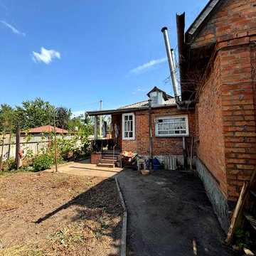 Продам будинок  в районі швидкої допомоги