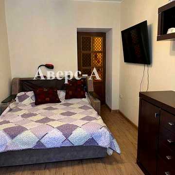 Продам 3-комнатную квартиру в центре