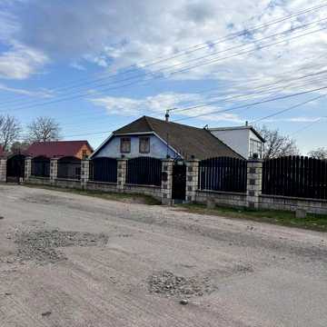 Пропонуємо вашій увазі добротний  будинок в центрі с.Нестерварка  ( біля школи і ставка)