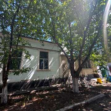 Продам будинок в загальному дворі