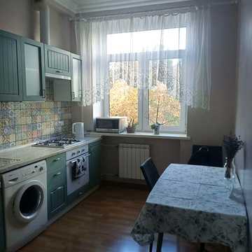 2-х кімнатна біля метро Нивки.