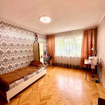 Продаж 3 кімнатна квартира вул. Полуботка (ТЦ "Іскра")
