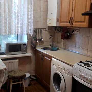 Сдам 2 ком кв  Осипова -Базарная  .