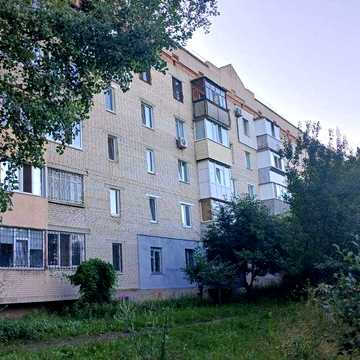 Трьох кімнатна квартира у цегляному будинку 4 поверхх
