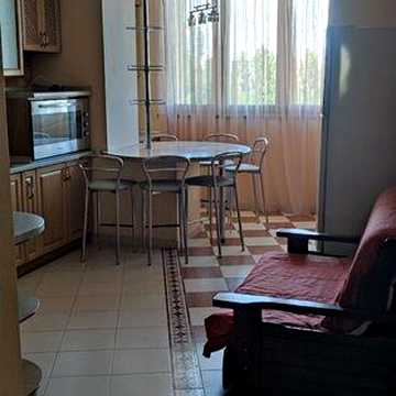 Оренда.Квартира на Тополиній 102м