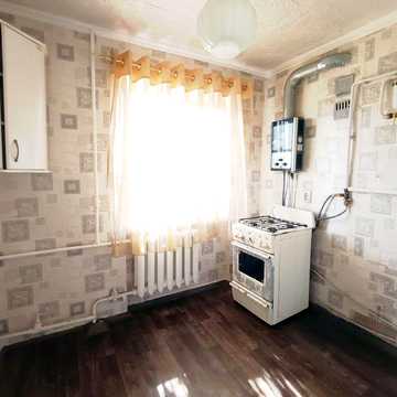 Продам 2 -х комнатную квартиру на пл. Освобождение у реки Саксагань в Центрально - Городском районе нашего города.
