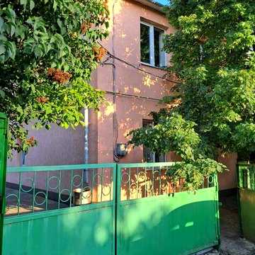 Продам 2-х этажный дом, выход к РЕКЕ. Гараж.