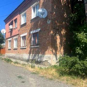 Продається 3 кім.квартира  біля стадіону .