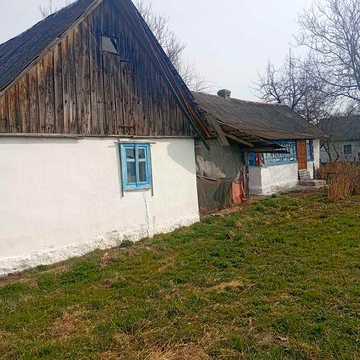 Приватизована земельна  ділянка з прибудовами