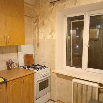 Академіка Корольова вул., 7