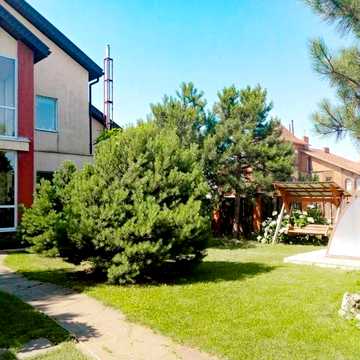 Продаётся капитальный добротный дом в Новоалександровке  с бассейном и камином