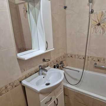 Здається 2 кімнатна квартира в центрально - міському районі .