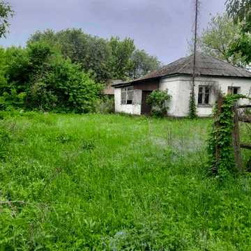 Продаж будинку та земельної ділянки