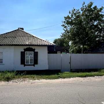 Продається 1/2 будинку в р-ні лікарні