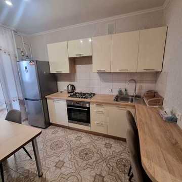 Оренда великої 1 км квартира по вулиці Січових Стрільців !