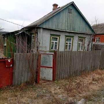 Продам в Люботине дом под дачу с большим участком