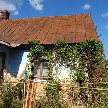 Продається земельна ділянка з будинком