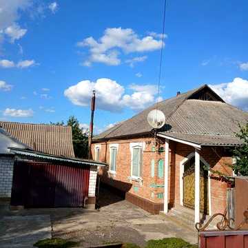 Продається великий світлий добротний будинок з великим городом, з багатьма спорудами для господарювання. Село Маньківка  Гайсинського р-ну