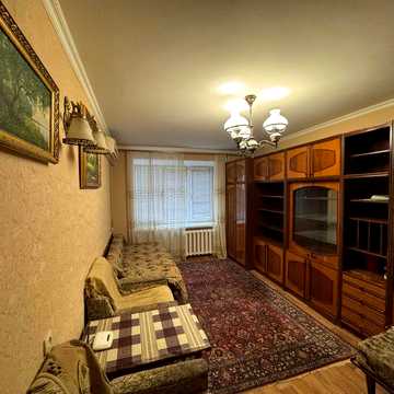 Трешка в добротном доме