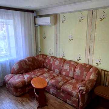 Пропоную 2-х кімнатну квартиру в центрі міста, поряд з метро Печерська