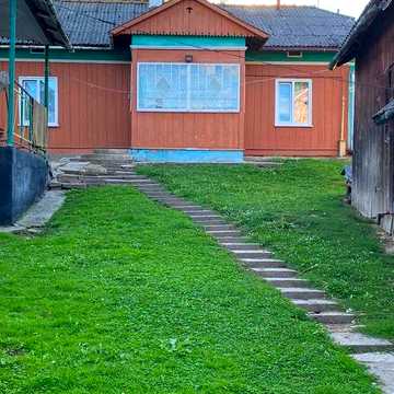 Продається доглянутий будинок разом з Літньою кухнею в с. Сусідовичі