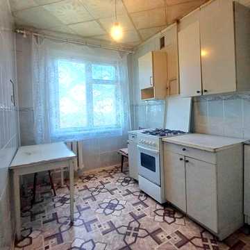2к по Днепр.Шоссе,  на Ласточке, неугловая, непроходная