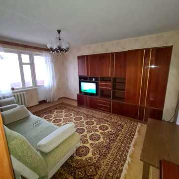Сдам 2-х комнатную квартиру (10 микрорайон)