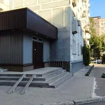 Срочно продам 1 комнатную квартиру на среднем этаже ж/м Тополь-2