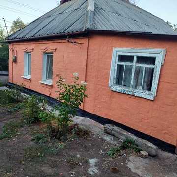 Подається затишний будинок