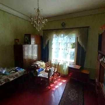 У продажу квартира в приватному секторі на три кімнати