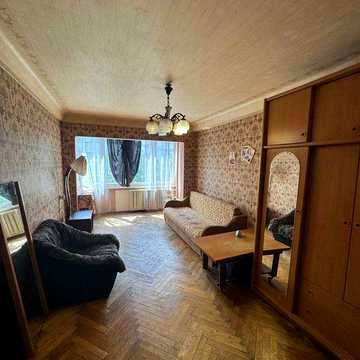 Продам 3-х кімнатну квартиру на Верховинній 80