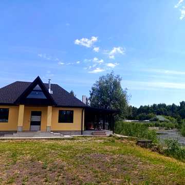 Продаж будинку на березі заливу в Ясногородці.