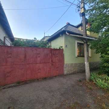 Продається будинок в м.Берегове , неподалік центру.