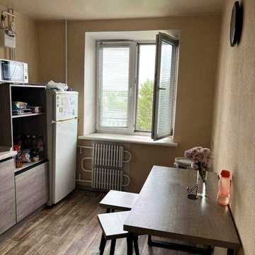 Продам уютную 1-комнатную квартиру на левом берегу Днепра, жилмассив Северный, ул. Добробатов (бывшая Илларионовская), дом 3.