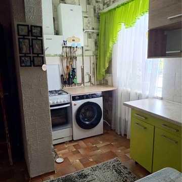 Продаж 1км кв з окремим  входом