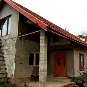 Продаж будинку біля термальних вод