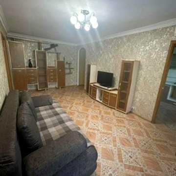Здається 2 кімнатна квартира в центрі міста .