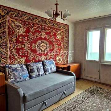 Продам 2-х кімнатну квартиру 56м.кв. А. Ахматовой 14Б