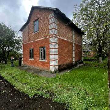 Двоповерхова дача біля озера!