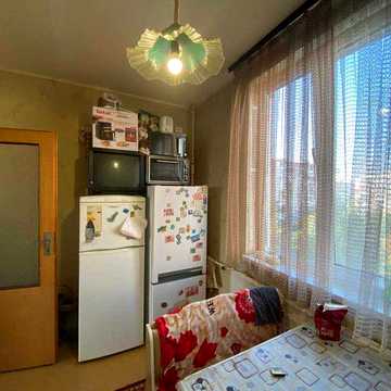 Продаётся двухкомнатная квартира на Макулане, микрорайон Всебратское‑2