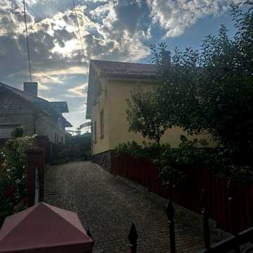 Продається житловий будинок з меблями