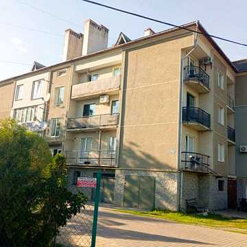 Продаю простору 5 кімнатну  квартиру в м.Галич