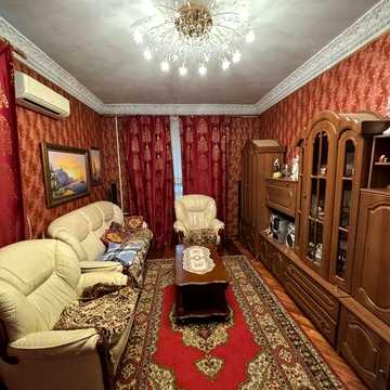Продам 4 комнатную квартиру в центре
