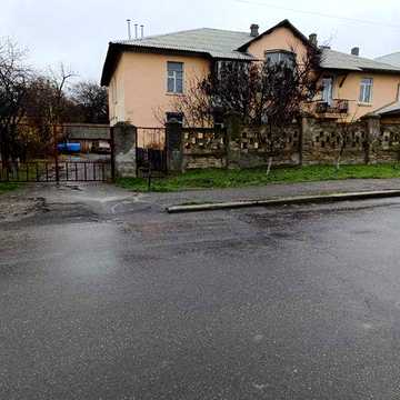 Продам двокімнатну квартиру з АГВ, каміном, гаражем,ділянкою (Увага, ціну знижено)