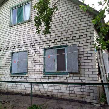 Продам  дачний будинок з гаражем