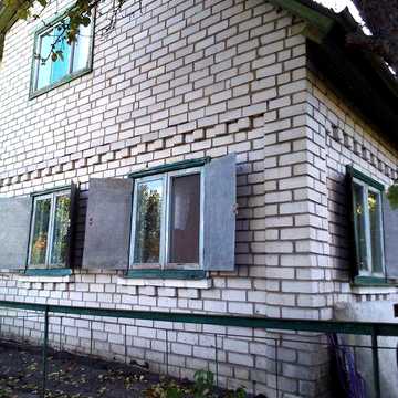 Продам дачний будинок з гаражем